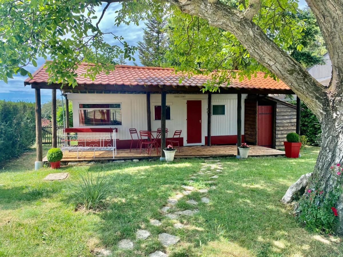 Mobilhome Sous Chalet En Bois A La Ferme Josnes Exterior foto