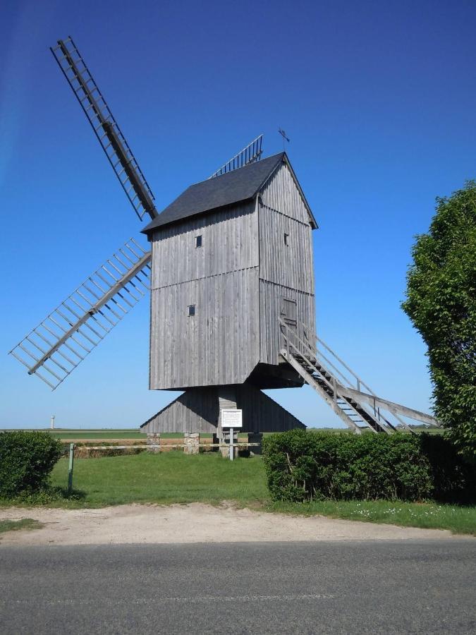 Mobilhome Sous Chalet En Bois A La Ferme Josnes Exterior foto