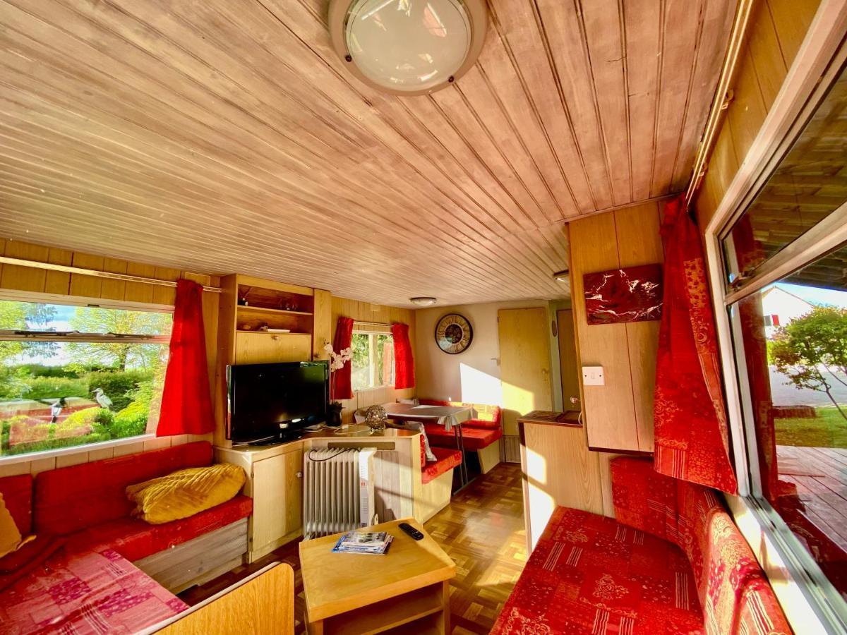 Mobilhome Sous Chalet En Bois A La Ferme Josnes Exterior foto